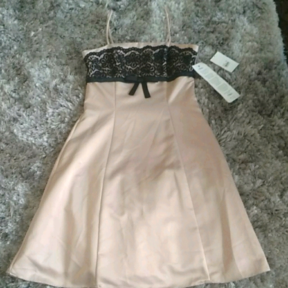 Urban Girl Brand New Cream Dress sz 5/6,